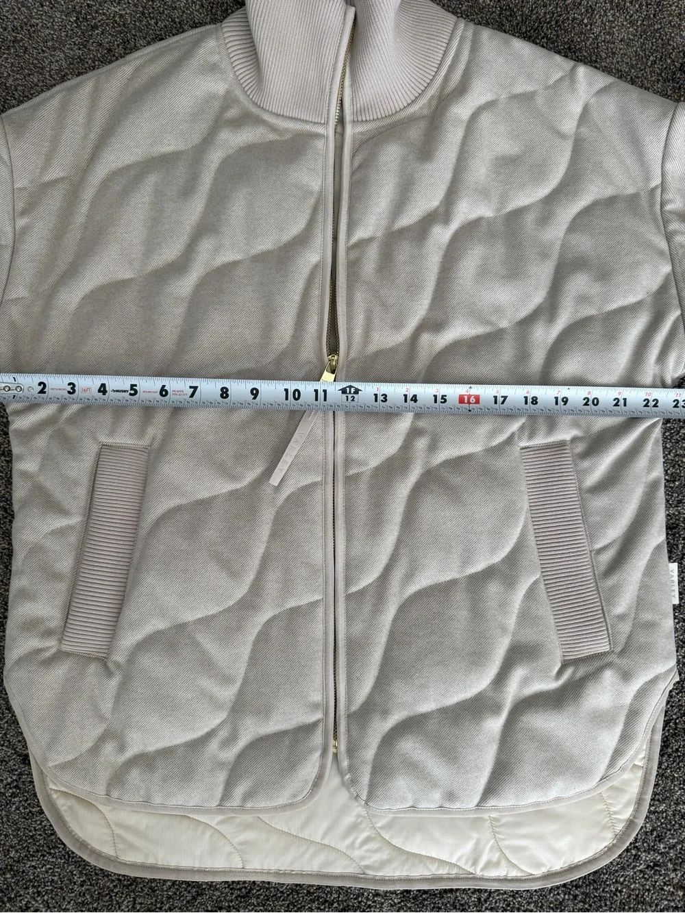 Sold Out - Women’s Small Varley Quilted Twill Jacket in Beige Fall Jacket NWOT - Picture 9 of 12